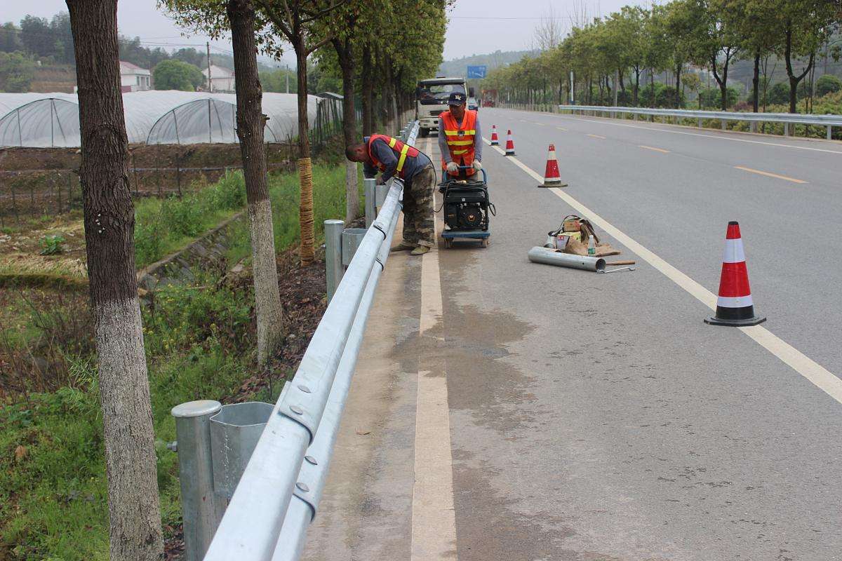 公路波形護(hù)欄平時應(yīng)該怎么維護(hù)呢？